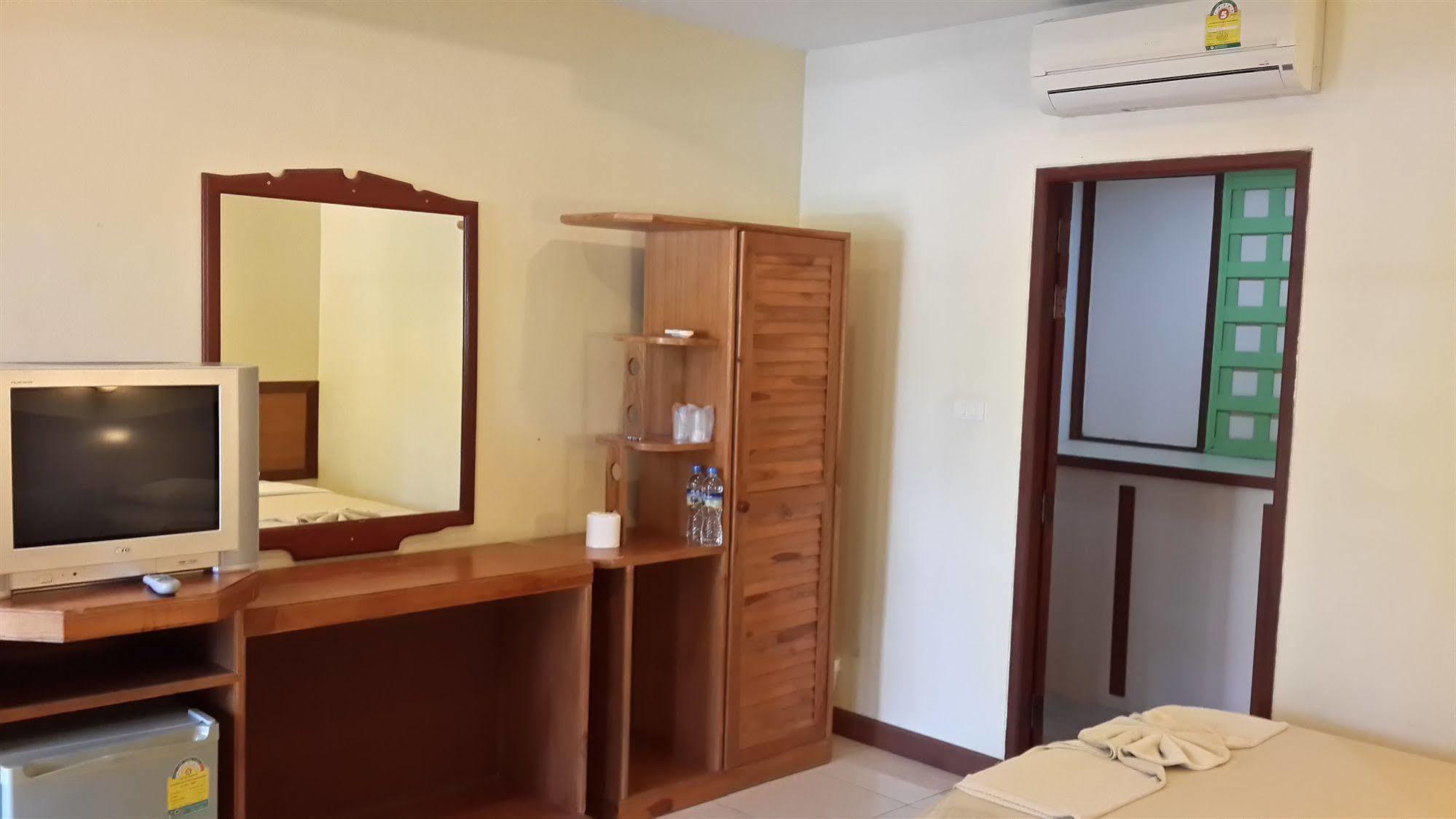 Rattana Guesthouse & Bungalow Bãi biển Chaweng Ngoại thất bức ảnh