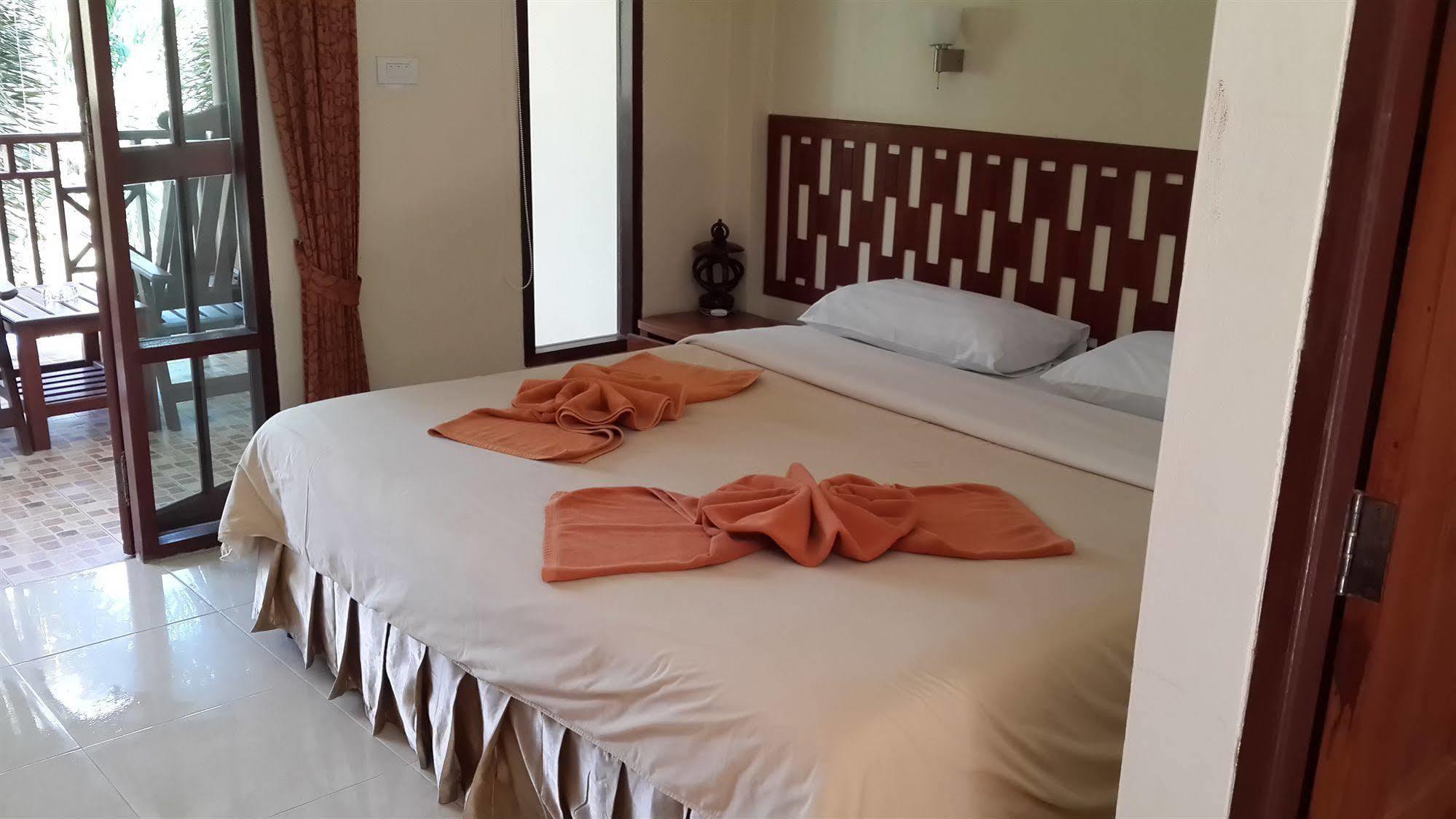 Rattana Guesthouse & Bungalow Bãi biển Chaweng Ngoại thất bức ảnh