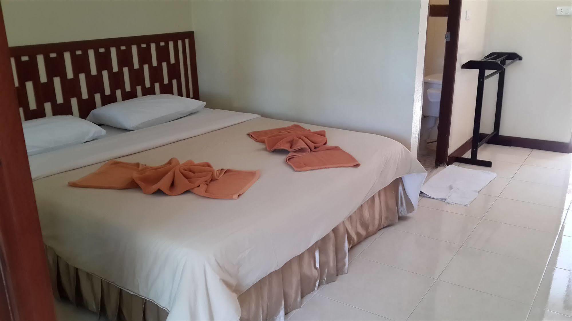 Rattana Guesthouse & Bungalow Bãi biển Chaweng Ngoại thất bức ảnh