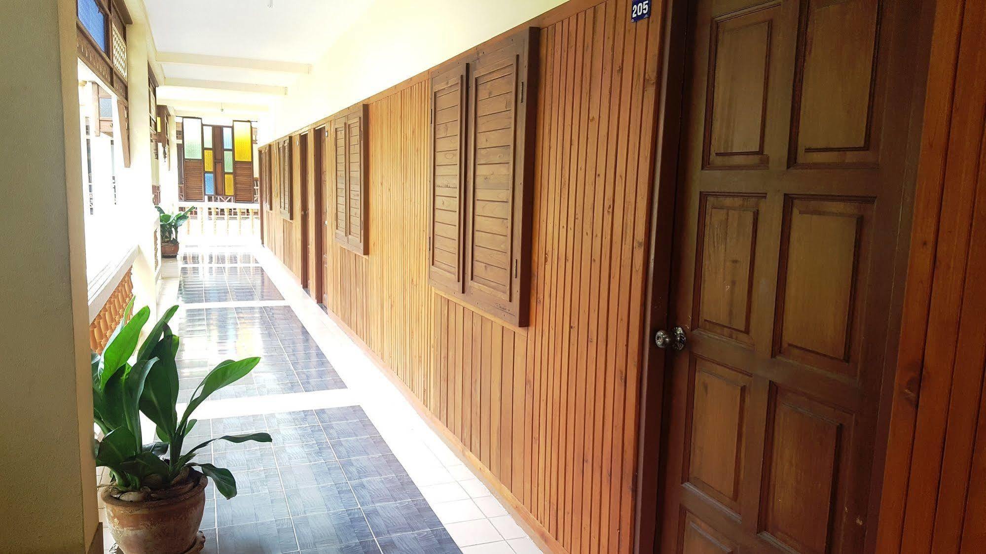 Rattana Guesthouse & Bungalow Bãi biển Chaweng Ngoại thất bức ảnh