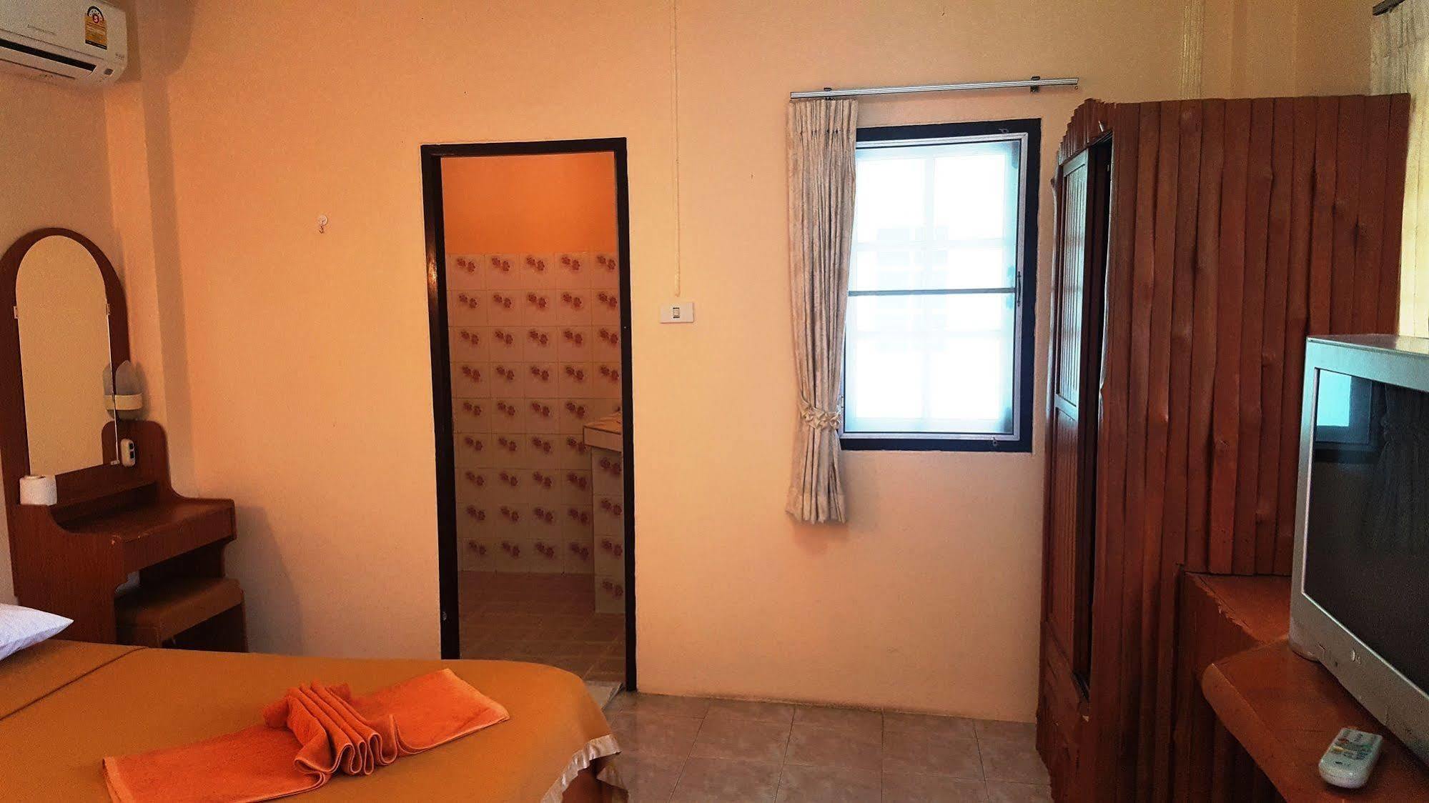 Rattana Guesthouse & Bungalow Bãi biển Chaweng Ngoại thất bức ảnh